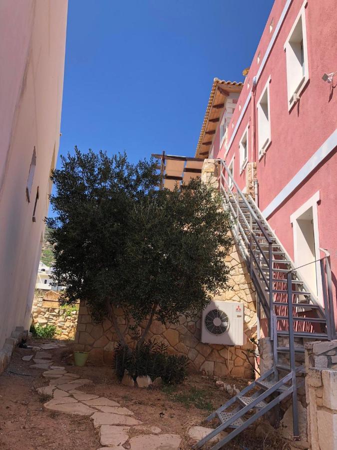 Pink House Apartment Palaiochora Exterior photo